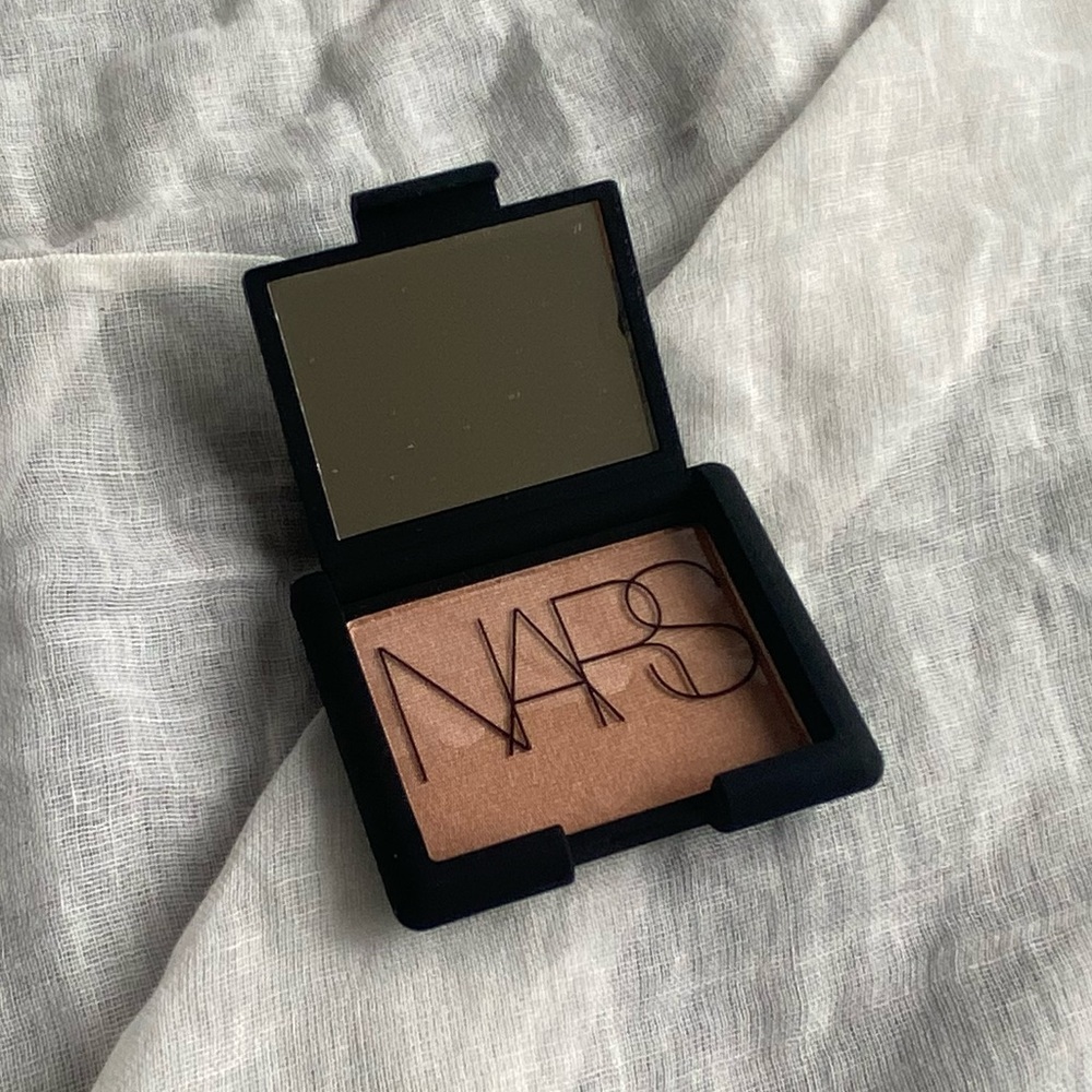 Nars Highlighting Blush Powder in Hot Sand